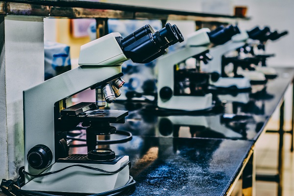 Guillaume CABANAC informaticien chasseur de la « fake science »